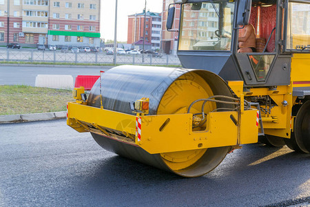 修理工作道路的重图片