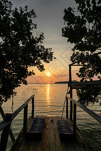 柬埔寨西哈努克维尔附近的高塔基辅岛日落时图片