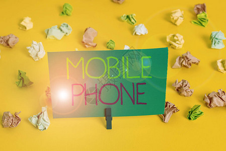 显示手机的书写笔记用于发送接听电话和消息的手持设备的商业概念彩色皱纸空提图片