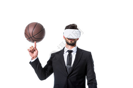 在虚拟现实头耳机上转动手指篮球的商图片