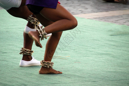 街头节日中的南非舞蹈图片