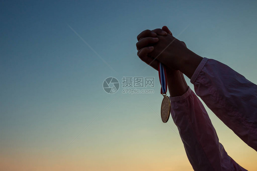 揭秘冠军背后的奋斗故事