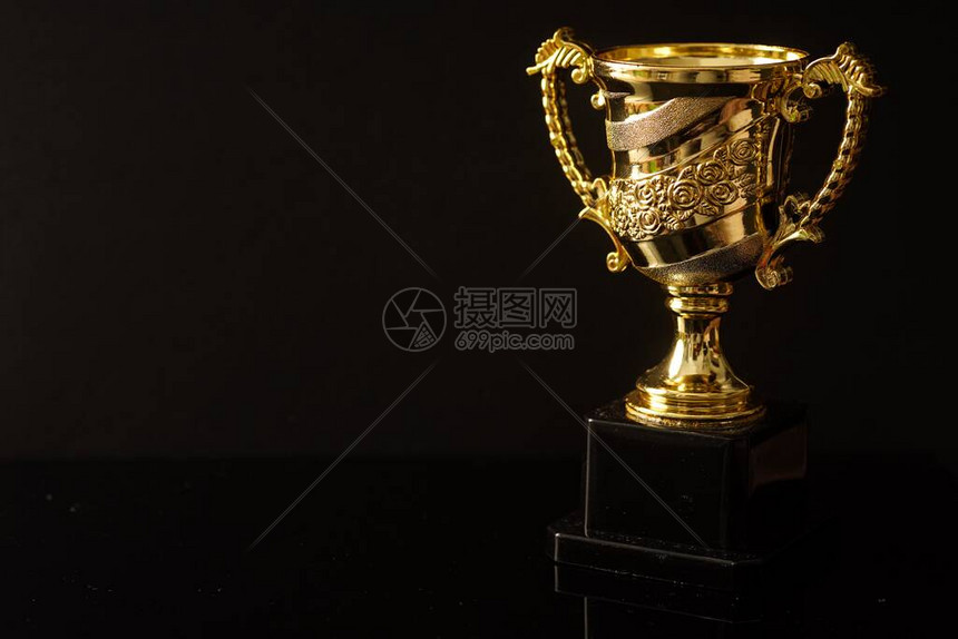 与黑色隔离的奖杯复制品高清图片下载-正版图片504023601-摄图网