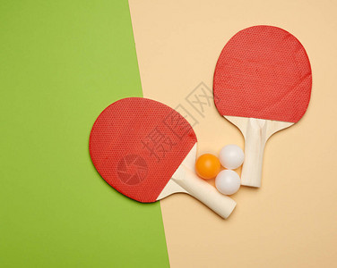 2个木棍和1个橙色塑料球用于图片
