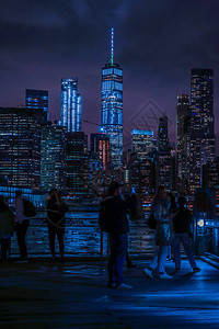 曼哈顿与布鲁克林大桥夜景与人图片