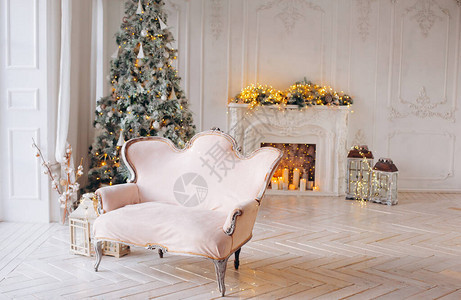 美丽的圣诞神话般的白色经典内饰图片