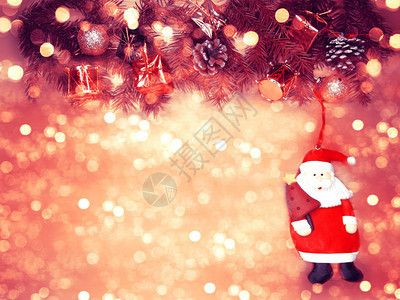 圣誕塔装饰有花兰灯光雪花和fir树背景图片