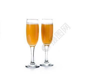 Bellini香槟鸡尾酒玻璃杯中孤图片