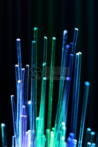 光纤电缆传输数据图片