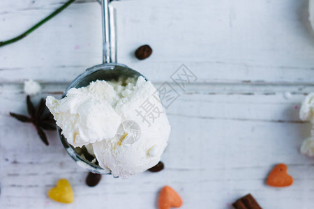 冰淇淋勺里面有冰淇淋图片