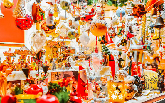 立陶宛维尔纽斯圣诞市场的圣诞装饰冬季欧洲的圣诞市场欧洲或城镇的圣诞节和假日集市集市上的降图片