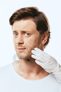 乳胶手套皮肤学家触摸病人的脸颊图片