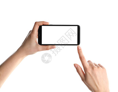 女人拿着智能手机与白色背景上的空白屏幕图片