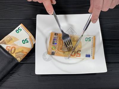 盘子上的欧元图片