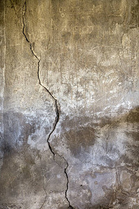 混凝土灰色墙壁上的裂缝背景纹理图片