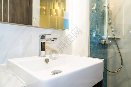 浴室和卫生间的水龙头水和槽装饰内部图片