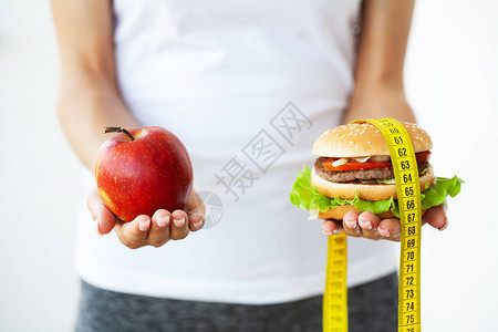 饮食概念女选择有害汉图片