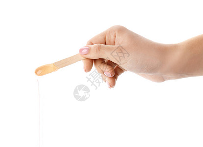 白色背景下用糖浆粘在棍子上的女手图片