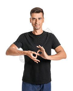 在白色背景下使用手语的年轻聋哑人图片
