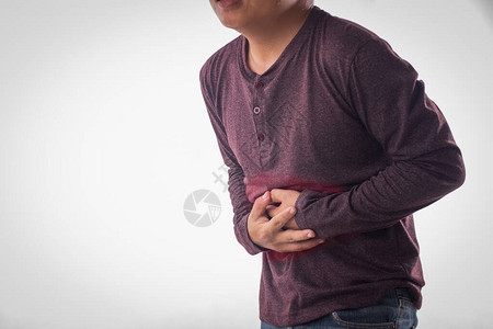 胃痛和腹部疼痛男人图片