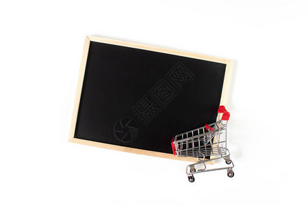购物车平铺在白色背景上黑板模型网络和社交媒体的模板送货和购物图片