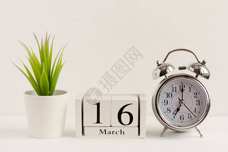 3月16日在一个木制日历上图片
