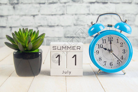 木日历上的7月11日夏季月份的第十一天图片