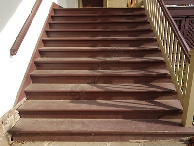 棕色的楼梯或台阶带图片