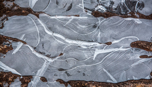 结冰的水坑上的冰面冰质地关闭地球上冻水的惊人而美图片