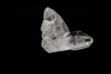 黑色背景的岩晶黑底结晶图片