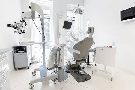 白色现代牙科诊所的内部牙科口腔医学医学疗设备概图片