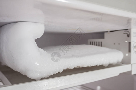 冰箱冷冻室中结冰图片