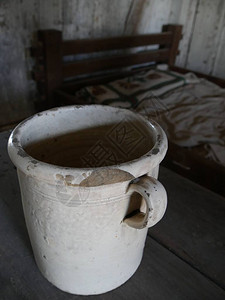 大桶还作为一个床铺在老种植园的仆人区图片