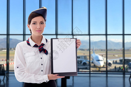 夏季假期和旅行概念机场空记板上空图片