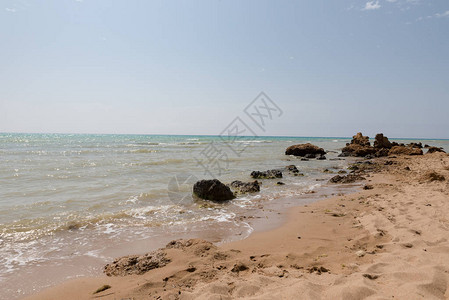 西里海滩岸边背景图片