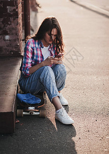 时装尚的年轻女子模特图片