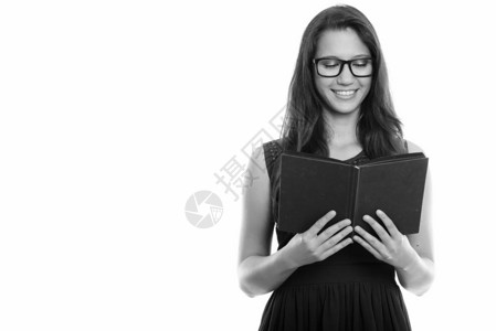 眼镜书电影演播室拍摄的年轻美貌女子在白背景背景