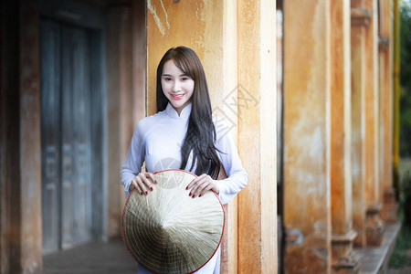 拥有越南文化传统服装的美容女子AoDa图片