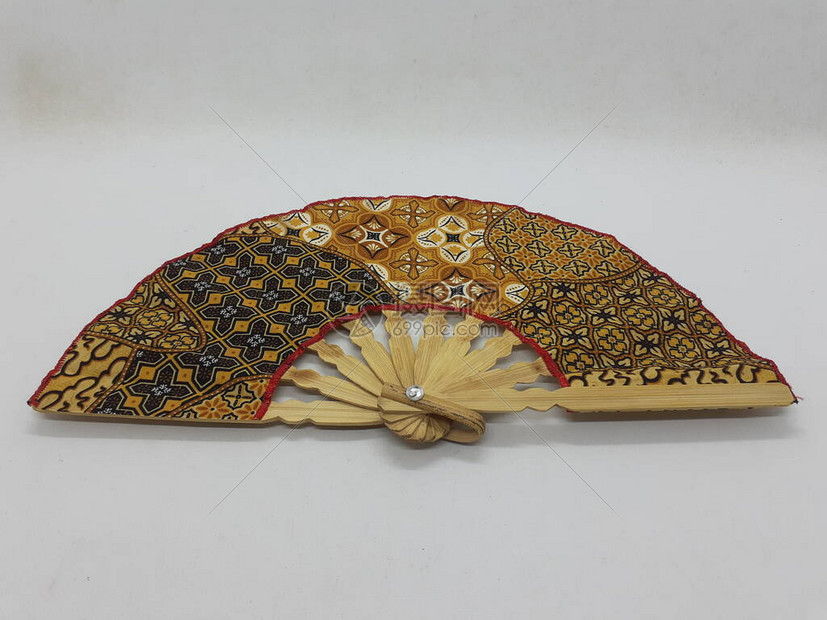 木制竹丝折扇中式日本复古风格手工彩色蜡染图案手扇带织物袖子和流苏家居装饰派对婚图片素材-正版创意图片504138337-摄图网