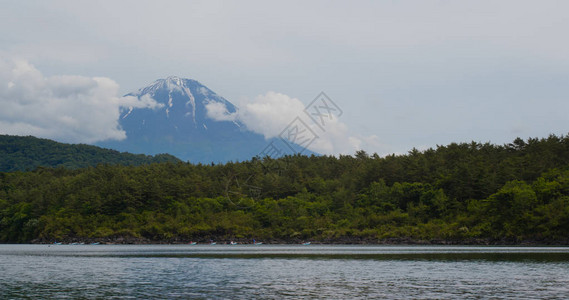 日本西湖的富士山图片