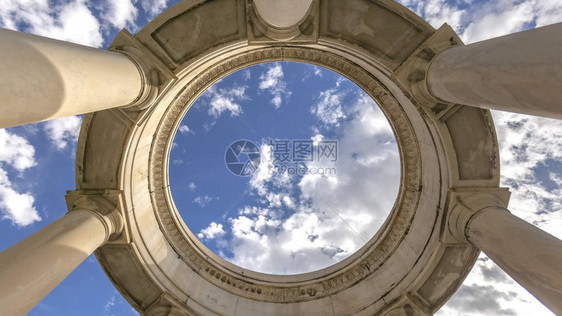 盐湖城的白色水泥柱有圆周顶装饰结构图片