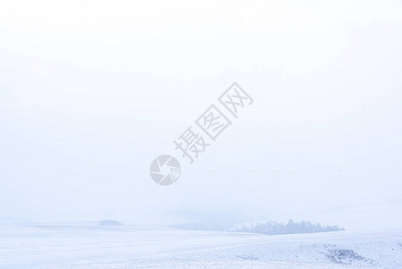 冬雪最原始的风景地平线图片