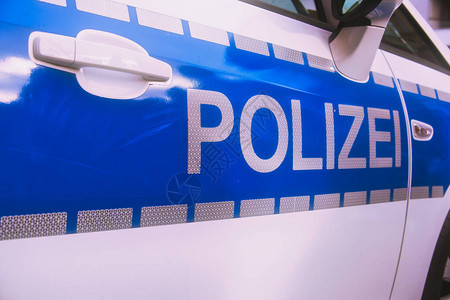 Polizai是德文的警用词写在一图片