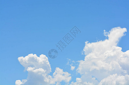 蓝天中的云彩图片