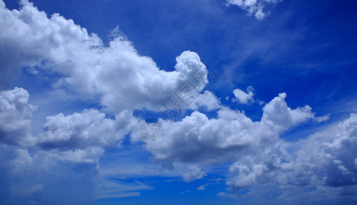 蓝天和云彩天空和云彩背景图片