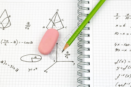 手写数学公式的特写教育概念图片