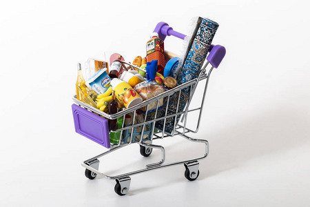 小型购物车满载着白色背景的孤立物品并装图片素材