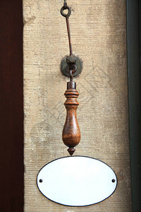 古色香的门铃和空白的色门牌背景图片