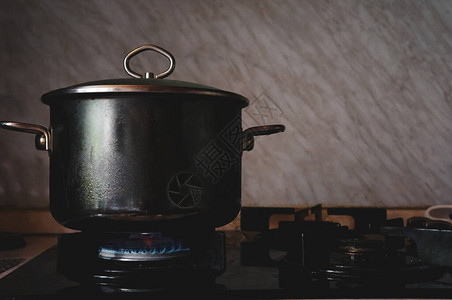 煤气汤预热午餐家庭图片