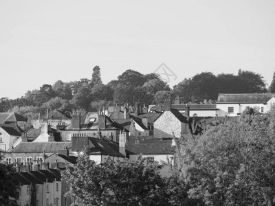 典型的英国城市屋顶风景和天线房屋烟图片